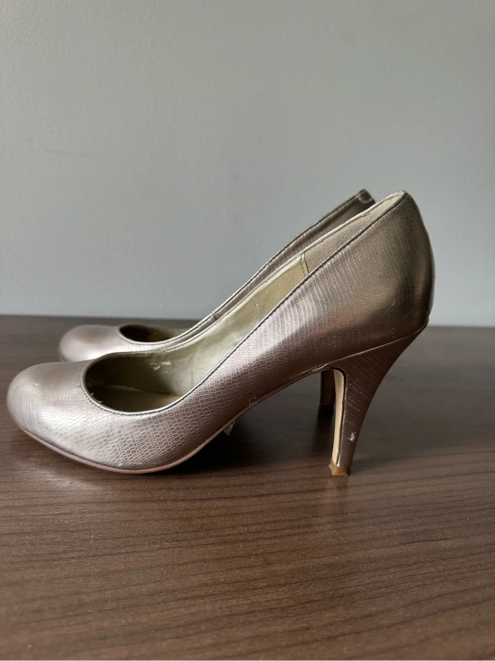 Women’s Metallic Heeled Pumps in Rose Gold